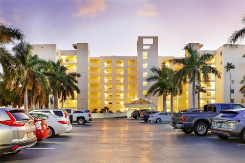 Condo in Saint Petersburg, Florida, 2 bedrooms  № 1817811 - photo 24