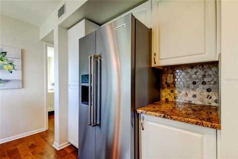 Condo in Saint Petersburg, Florida, 2 bedrooms  № 1817811 - photo 8