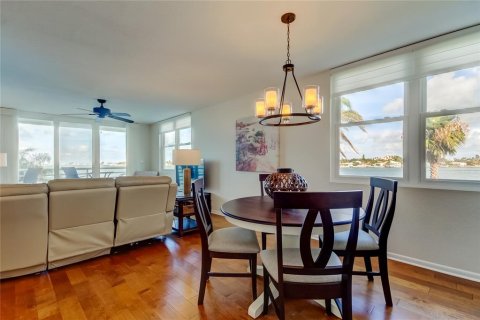 Condo in Saint Petersburg, Florida, 2 bedrooms  № 1817811 - photo 13