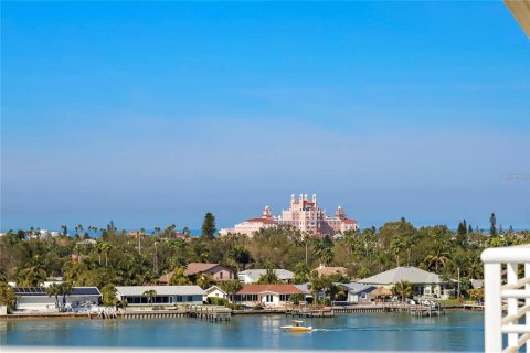 Condo in Saint Petersburg, Florida, 2 bedrooms  № 1817811 - photo 23