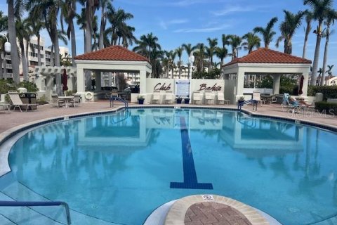 Condo in Saint Petersburg, Florida, 2 bedrooms  № 1817811 - photo 27