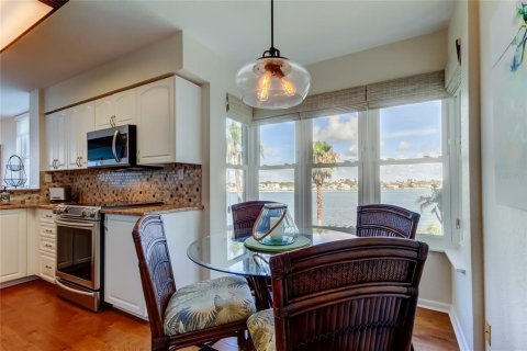Condo in Saint Petersburg, Florida, 2 bedrooms  № 1817811 - photo 9