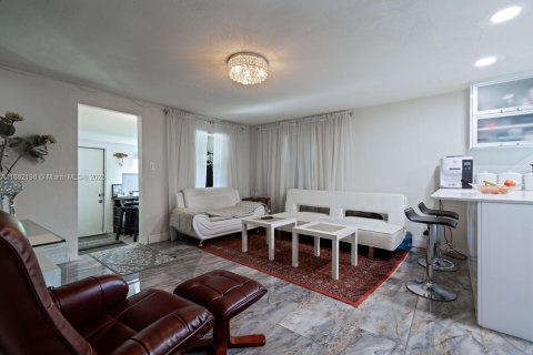 House in Fort Lauderdale, Florida 2 bedrooms, 73.02 sq.m. № 1978445 - photo 4