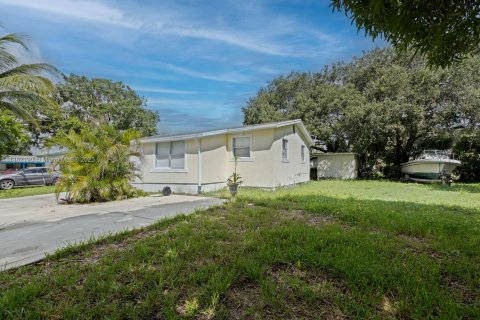 House in Fort Lauderdale, Florida 2 bedrooms, 73.02 sq.m. № 1978445 - photo 2