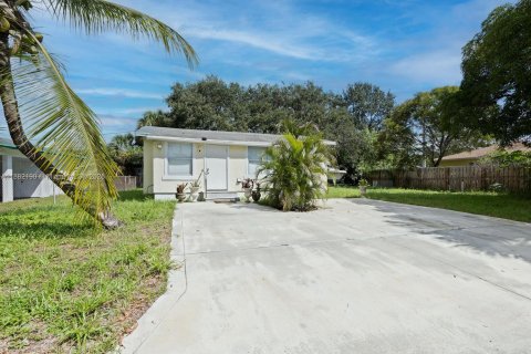 House in Fort Lauderdale, Florida 2 bedrooms, 73.02 sq.m. № 1978445 - photo 1