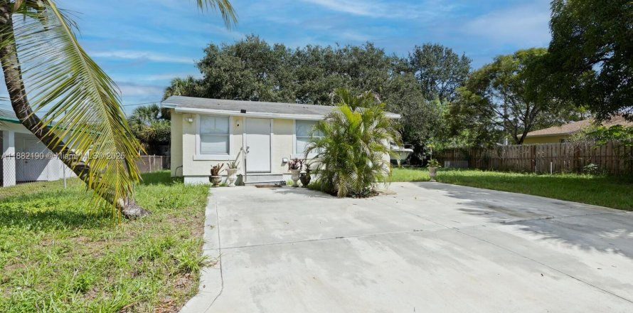 House in Fort Lauderdale, Florida 2 bedrooms, 73.02 sq.m. № 1978445