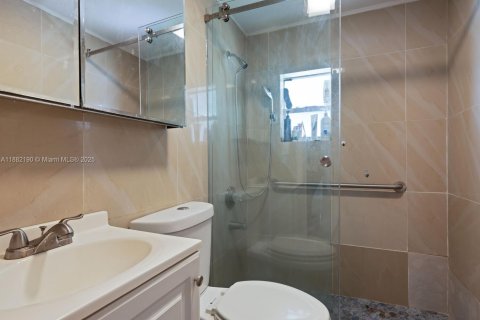 House in Fort Lauderdale, Florida 2 bedrooms, 73.02 sq.m. № 1978445 - photo 8