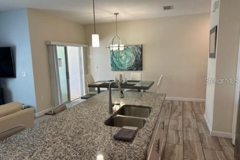 Adosado en venta en Davenport, Florida, 4 dormitorios, 176.7 m2 № 2205962 - foto 8