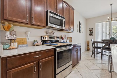 House in Grand Island, Florida 4 bedrooms, 243.87 sq.m. № 2205427 - photo 12