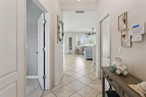House in Grand Island, Florida 4 bedrooms, 243.87 sq.m. № 2205427 - photo 5
