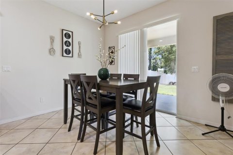 House in Grand Island, Florida 4 bedrooms, 243.87 sq.m. № 2205427 - photo 9