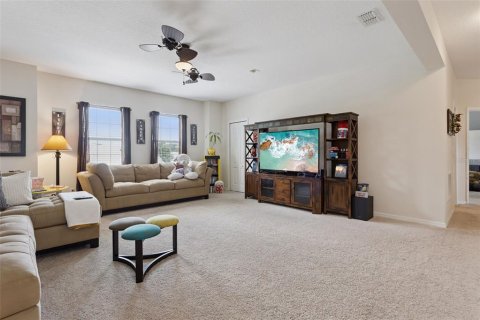 House in Grand Island, Florida 4 bedrooms, 243.87 sq.m. № 2205427 - photo 16