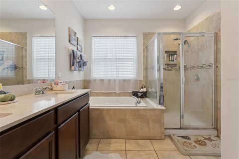 House in Grand Island, Florida 4 bedrooms, 243.87 sq.m. № 2205427 - photo 23
