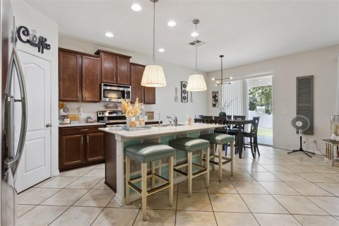 House in Grand Island, Florida 4 bedrooms, 243.87 sq.m. № 2205427 - photo 11
