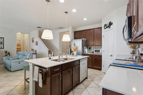 House in Grand Island, Florida 4 bedrooms, 243.87 sq.m. № 2205427 - photo 10