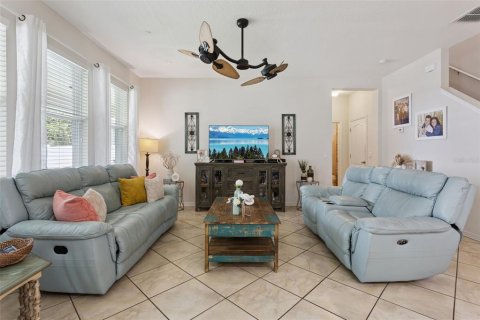 House in Grand Island, Florida 4 bedrooms, 243.87 sq.m. № 2205427 - photo 7