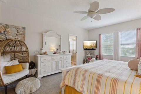 House in Grand Island, Florida 4 bedrooms, 243.87 sq.m. № 2205427 - photo 17