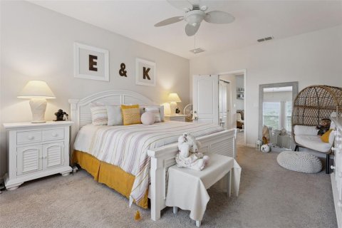 House in Grand Island, Florida 4 bedrooms, 243.87 sq.m. № 2205427 - photo 19