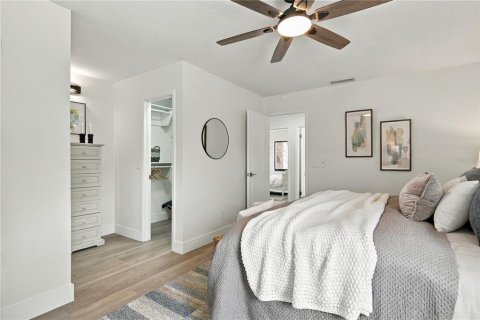 House in Tampa, Florida 3 bedrooms, 151.06 sq.m. № 2399192 - photo 18