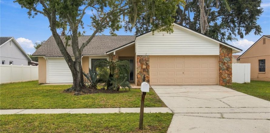 House in Tampa, Florida 3 bedrooms, 151.06 sq.m. № 2399192