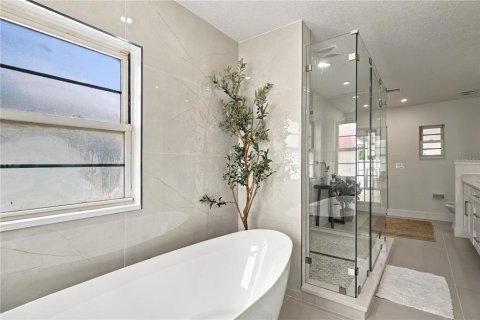 House in Tampa, Florida 3 bedrooms, 151.06 sq.m. № 2399192 - photo 25