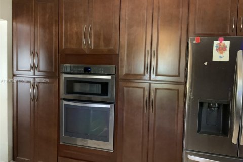 Villa ou maison à vendre à Miami, Floride: 4 chambres, 207.17 m2 № 1823604 - photo 7