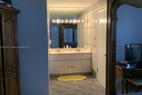 Villa ou maison à vendre à Miami, Floride: 4 chambres, 207.17 m2 № 1823604 - photo 23