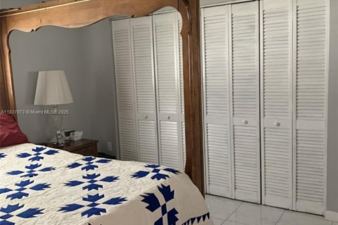 Villa ou maison à vendre à Miami, Floride: 4 chambres, 207.17 m2 № 1823604 - photo 19