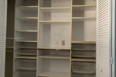 Villa ou maison à vendre à Miami, Floride: 4 chambres, 207.17 m2 № 1823604 - photo 29