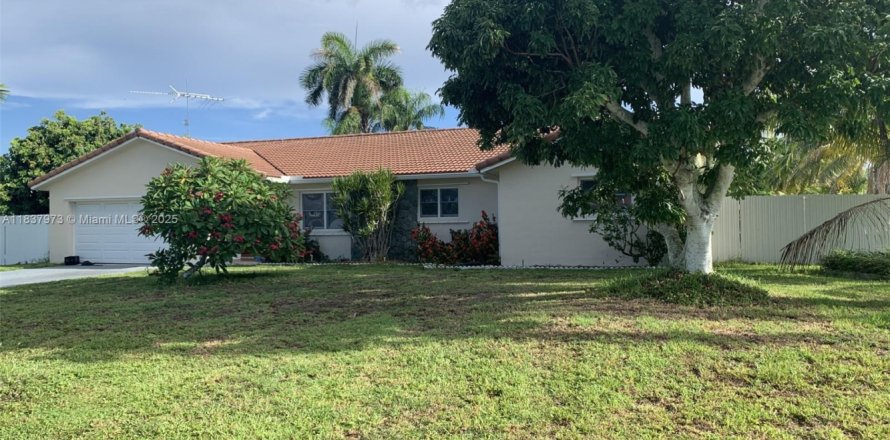 Villa ou maison à Miami, Floride 4 chambres, 207.17 m2 № 1823604