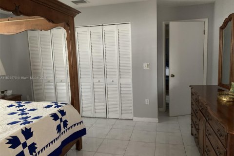 Villa ou maison à vendre à Miami, Floride: 4 chambres, 207.17 m2 № 1823604 - photo 17