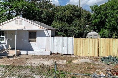 Casa en venta en Miami, Florida, 2 dormitorios, 59.46 m2 № 1638771 - foto 1