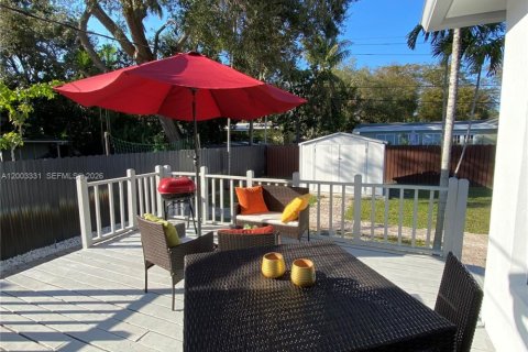 Villa ou maison à louer à Biscayne Park, Floride: 3 chambres, 151.52 m2 № 2066586 - photo 9