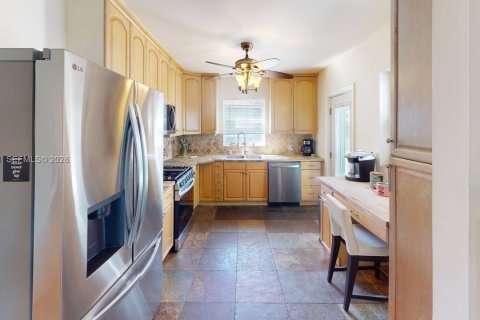 Villa ou maison à louer à Biscayne Park, Floride: 3 chambres, 151.52 m2 № 2066586 - photo 7