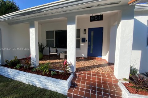 Villa ou maison à louer à Biscayne Park, Floride: 3 chambres, 151.52 m2 № 2066586 - photo 15