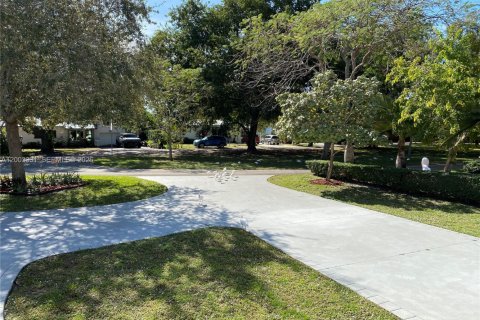 Villa ou maison à louer à Biscayne Park, Floride: 3 chambres, 151.52 m2 № 2066586 - photo 17
