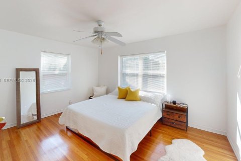 Villa ou maison à louer à Biscayne Park, Floride: 3 chambres, 151.52 m2 № 2066586 - photo 11