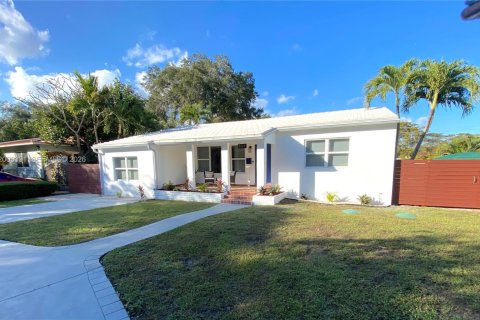 Villa ou maison à Biscayne Park, Floride 3 chambres, 151.52 m2 № 2066586