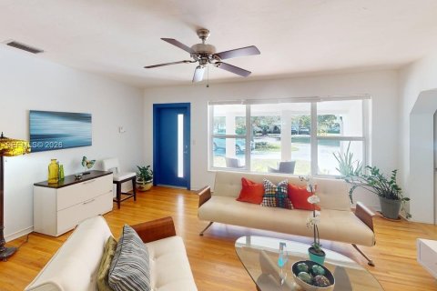 Villa ou maison à louer à Biscayne Park, Floride: 3 chambres, 151.52 m2 № 2066586 - photo 5