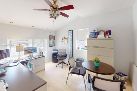 Villa ou maison à louer à Biscayne Park, Floride: 3 chambres, 151.52 m2 № 2066586 - photo 12