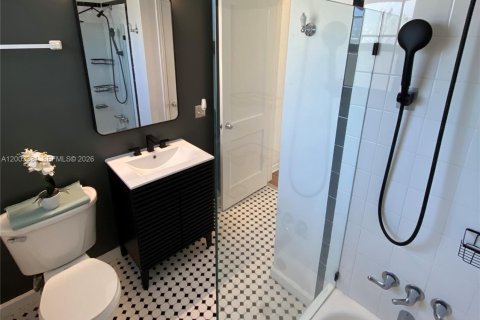 Villa ou maison à louer à Biscayne Park, Floride: 3 chambres, 151.52 m2 № 2066586 - photo 13