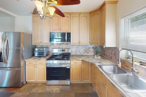 Villa ou maison à louer à Biscayne Park, Floride: 3 chambres, 151.52 m2 № 2066586 - photo 6