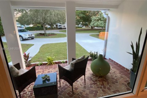 Villa ou maison à louer à Biscayne Park, Floride: 3 chambres, 151.52 m2 № 2066586 - photo 16