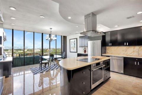 Condominio en venta en Miami, Florida, 3 dormitorios, 411.56 m2 № 2245139 - foto 14
