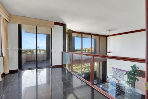 Condominio en venta en Miami, Florida, 3 dormitorios, 411.56 m2 № 2245139 - foto 28