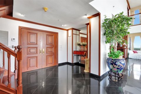Condominio en venta en Miami, Florida, 3 dormitorios, 411.56 m2 № 2245139 - foto 2
