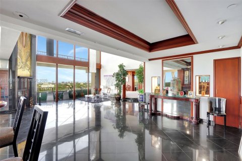 Condominio en venta en Miami, Florida, 3 dormitorios, 411.56 m2 № 2245139 - foto 5