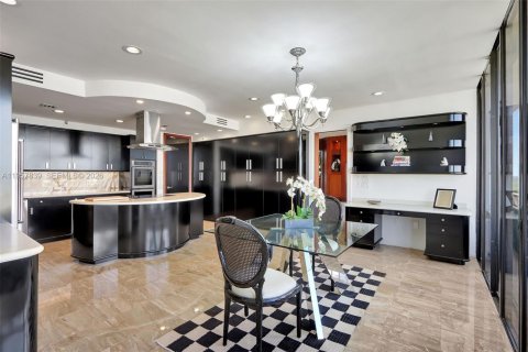 Condominio en venta en Miami, Florida, 3 dormitorios, 411.56 m2 № 2245139 - foto 18