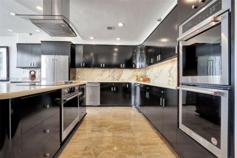 Condominio en venta en Miami, Florida, 3 dormitorios, 411.56 m2 № 2245139 - foto 13