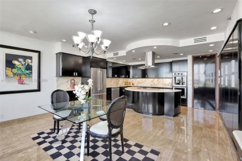 Condominio en venta en Miami, Florida, 3 dormitorios, 411.56 m2 № 2245139 - foto 19